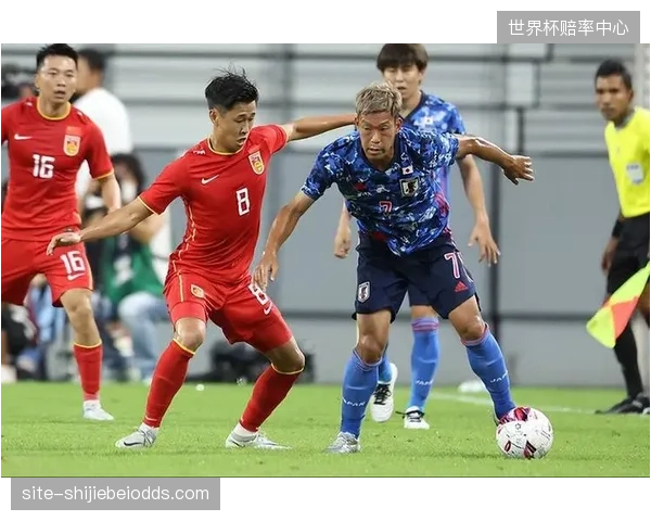 面对技术流对手，乌兹别克斯坦需依靠不懈跑动来弥补技术上的差距。